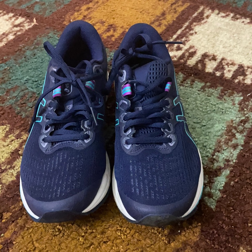 Athletic shoes